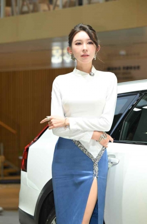 爱穿肉丝的小闹 [174P-3.53GB]