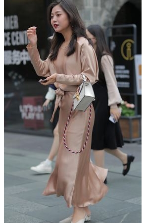 丝滑长裙气质美女(68P)