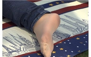 草地上的妹子 [481 MB/MP4]