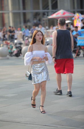 白皙美眉