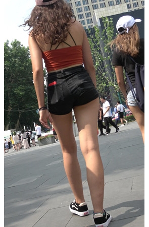 黑色热裤国外妹子