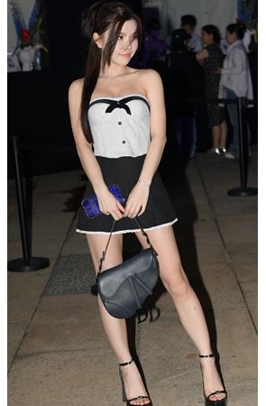 抹胸黑裙小美女(69P)