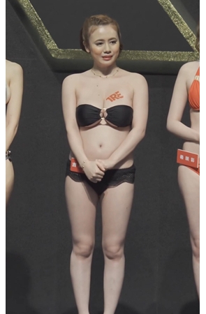 CR展众女郎出场走秀