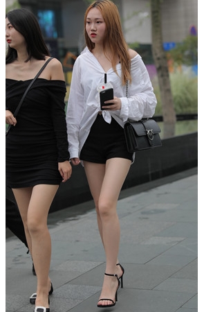 两个漂亮的妹子【套图+视频】