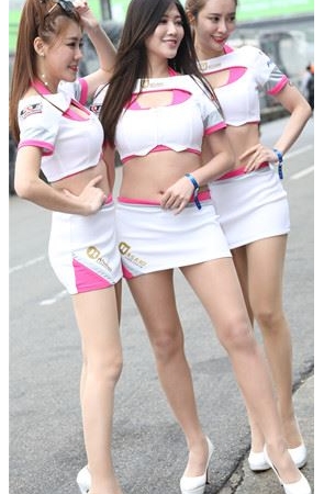 漂亮的长腿车模【套图+视频】