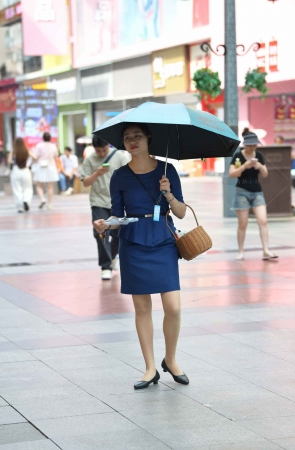 街拍金店促销员小姐姐