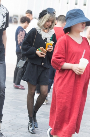 两组特别的黑丝美女