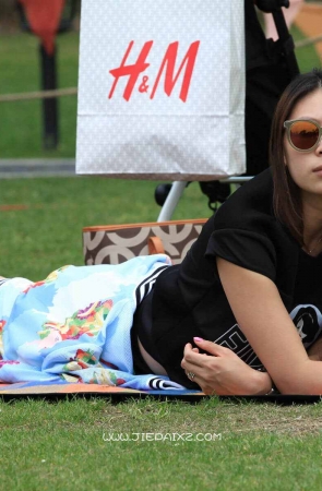 气质街拍热裤长丝靓妹