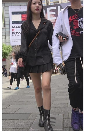 黑色短裙小妹