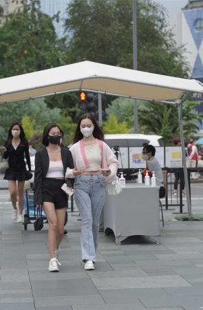 小香风喇叭牛仔裤