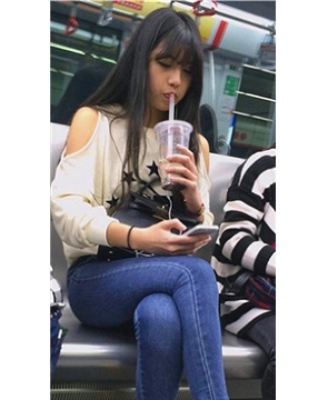 超紧身的蓝牛妹子，感觉快要撑爆了！[2.85 GB]