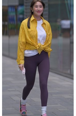 搭讪紧身裤小姐姐【套图+视频】