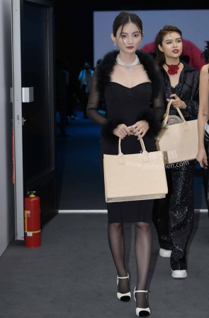 221029-21+96靓丽黑丝美女 24P