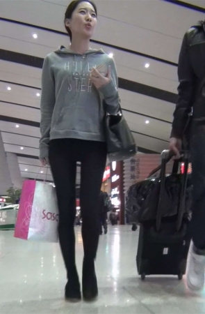 黑色紧身裤美女