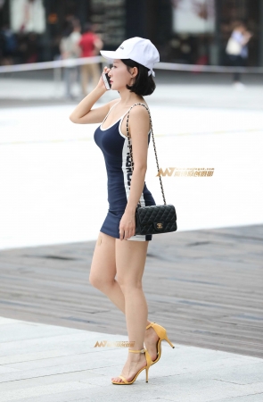 短发少妇超赞的身材！