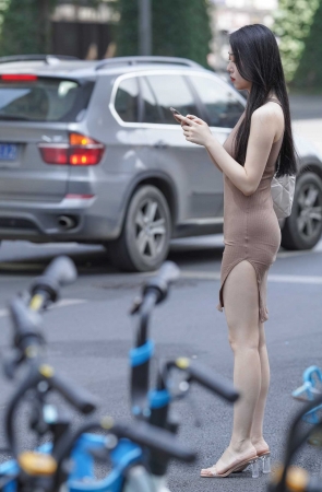 搭讪包臀裙美女