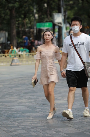 四九城嘎子街拍作品 – 甜美包臀裙女友