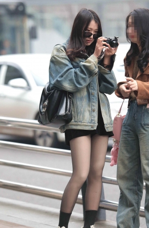 街拍黑丝妹子