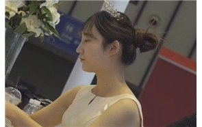 白色裙子美眉脚丫老茧挺多 [412 MB/mkv]