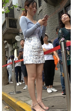 高腰花裙妹子[2.09G/MP4]