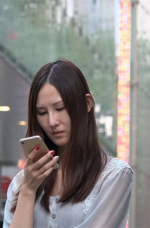 街角的高挑美少妇天然玉足