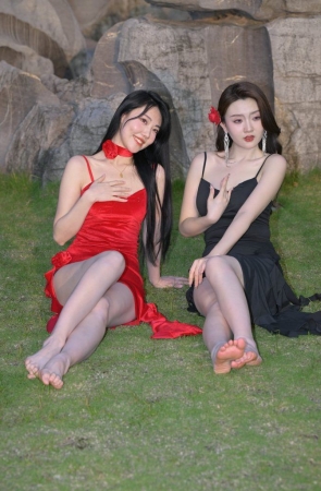 黑裙与红裙 [359P-8.00GB]