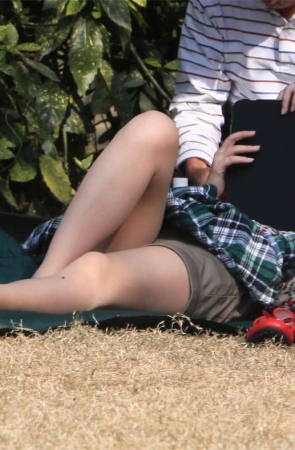 No366 红鞋长肉丝，女孩最后脱了鞋给男友踩背