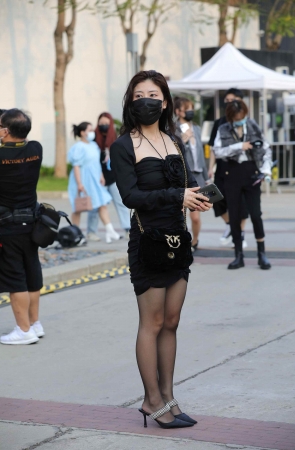 【街拍心灵】黑丝街拍高跟美腿小姐姐