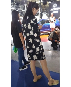 4k-车展就是个聚集美女的地方。