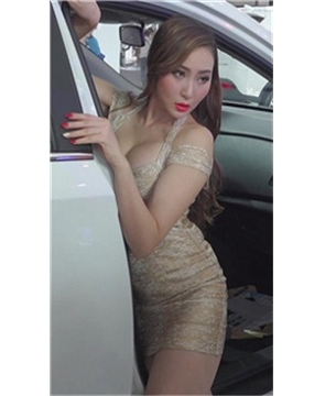 超级丰满动作豪放的性感车模 [1.53 GB]