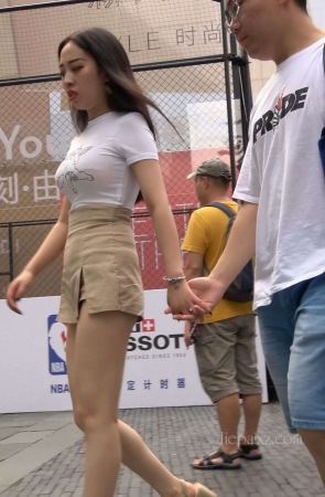 4K – 别人家的丰满漂亮小蛮腰女友 [1.26 GB/MP4]