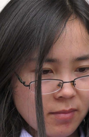 颜值姐姐车站等车