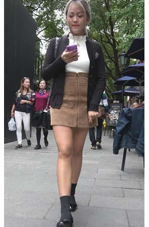 高腰棕色裙小姐姐[1.14G/MP4]