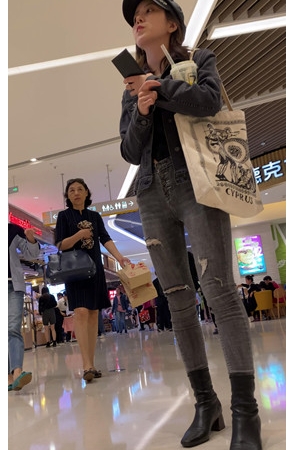 牛仔短发长腿美女