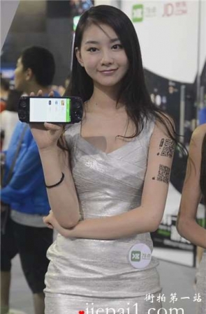 超级甜美天生丽质的长腿包臀裙美女。