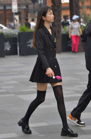 25523-1=55√黑色系，长筒袜女生