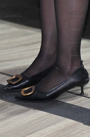 【摄神作品】2561-33=38√职业装轻熟 9P