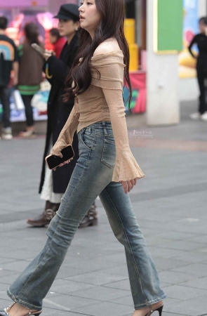 气质街拍高跟少妇