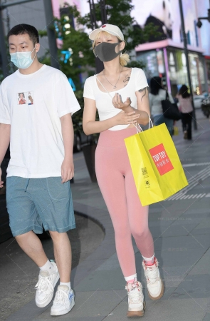 圆溜溜的紧身裤穿搭 240409-9-27 15P