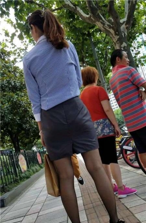 4k-街拍极品黑丝长腿包臀裙美女