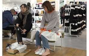 4K – 牛仔裤短发小姐姐 [0.99 GB/MP4]