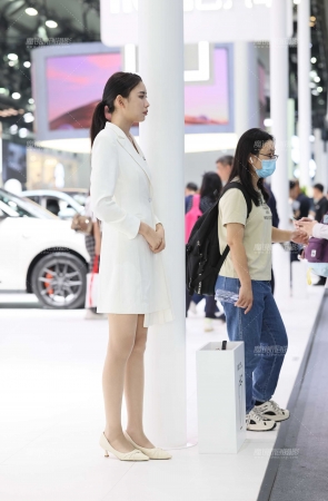 20231123-广州车展两个肉丝长腿礼仪