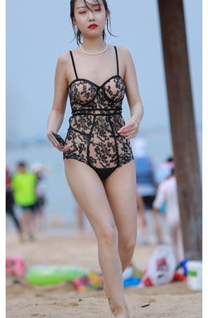 性感的吊带泳装美女(30P)