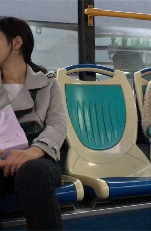 黑色紧身牛仔裤小妹