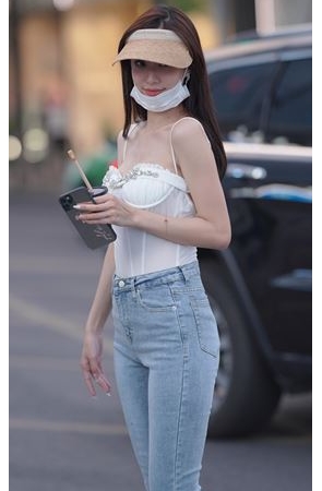 吊带牛仔美女(89P)