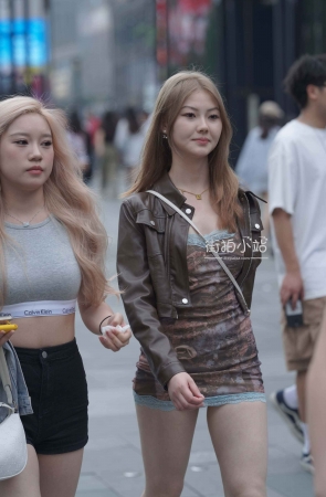 好美的短裙小姐姐