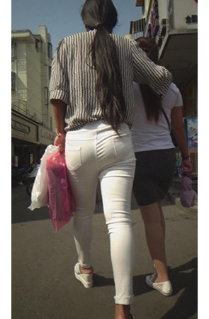 长发白裤紧身妹子