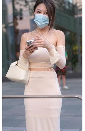 漂亮的白色包臀裙美女【套图+视频】