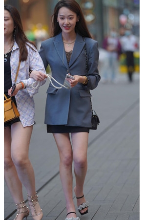 漂亮的气质长发小姐姐【套图+视频】