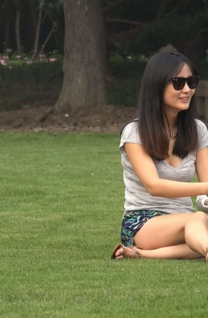 4K – 草地上的美眉 [1.21 GB/MP4]